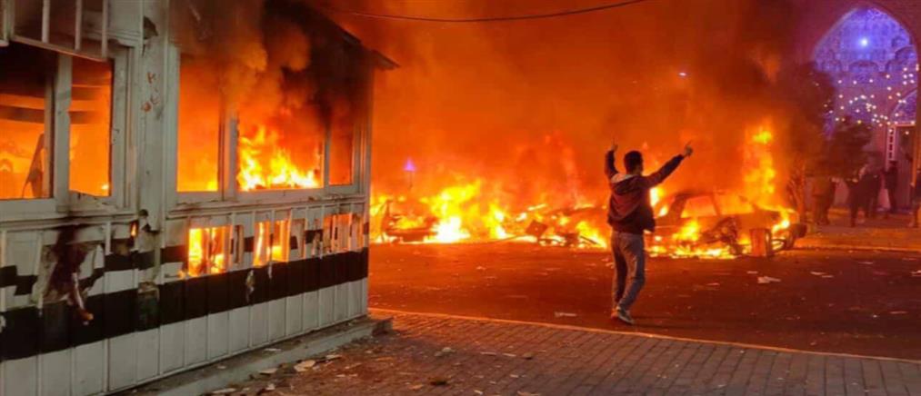 Στις φλόγες το Ιράν: Στους δρόμους ο στρατός για την καταστολή των διαδηλώσεων - Έτοιμες να βοηθήσουν οι ΗΠΑ