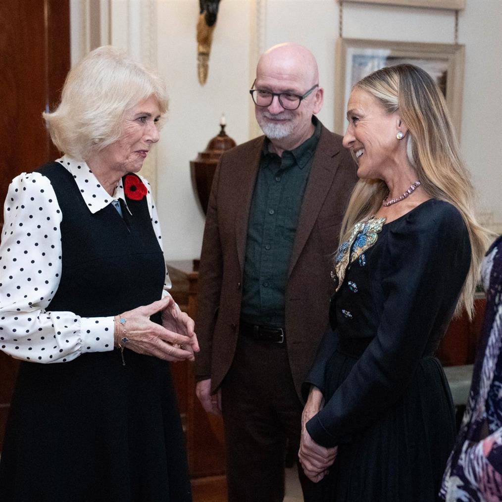 Σάρα Τζέσικα Πάρκερ: Μαθήματα στυλ από την ηθοποιό στη συνάντησή της με τη βασίλισσα Καμίλα