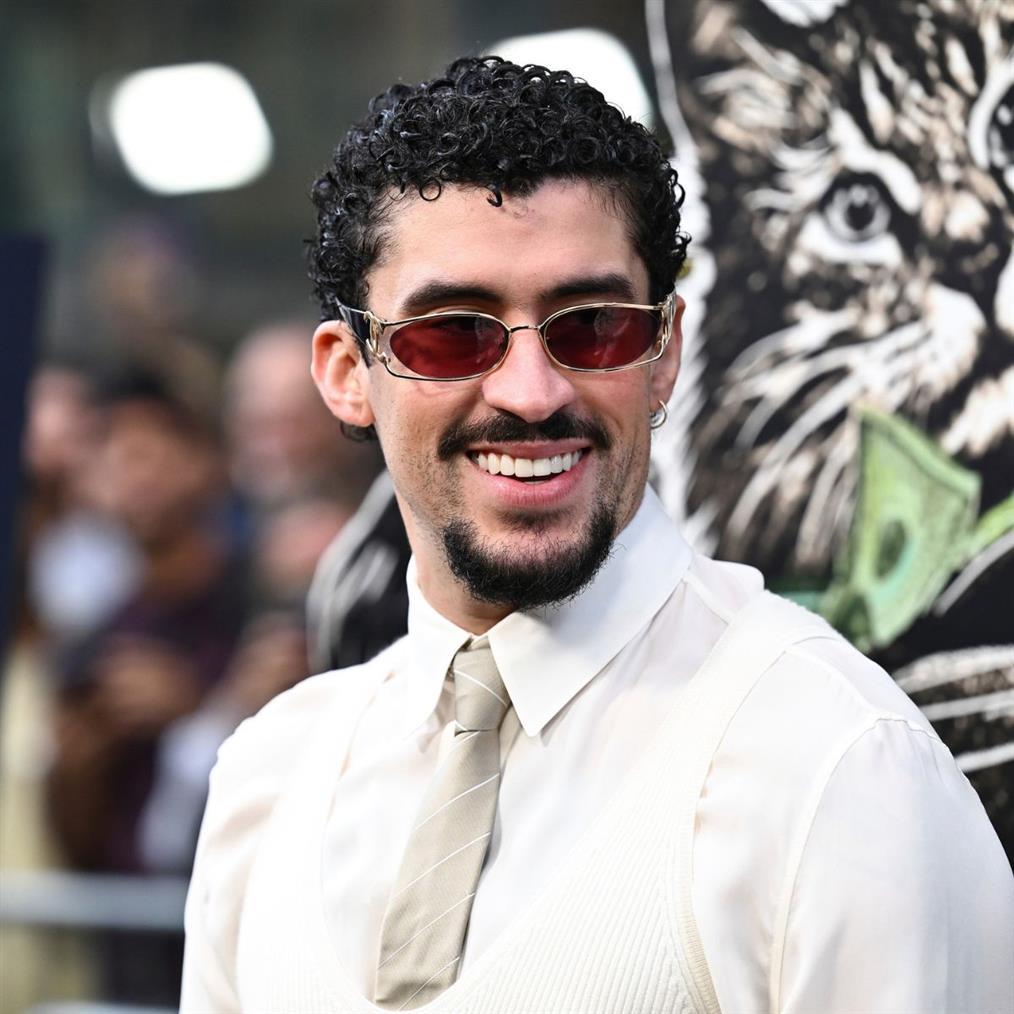 Bad Bunny: Η πτώση που είχε πάνω στη σκηνή κατά τη διάρκεια συναυλίας του