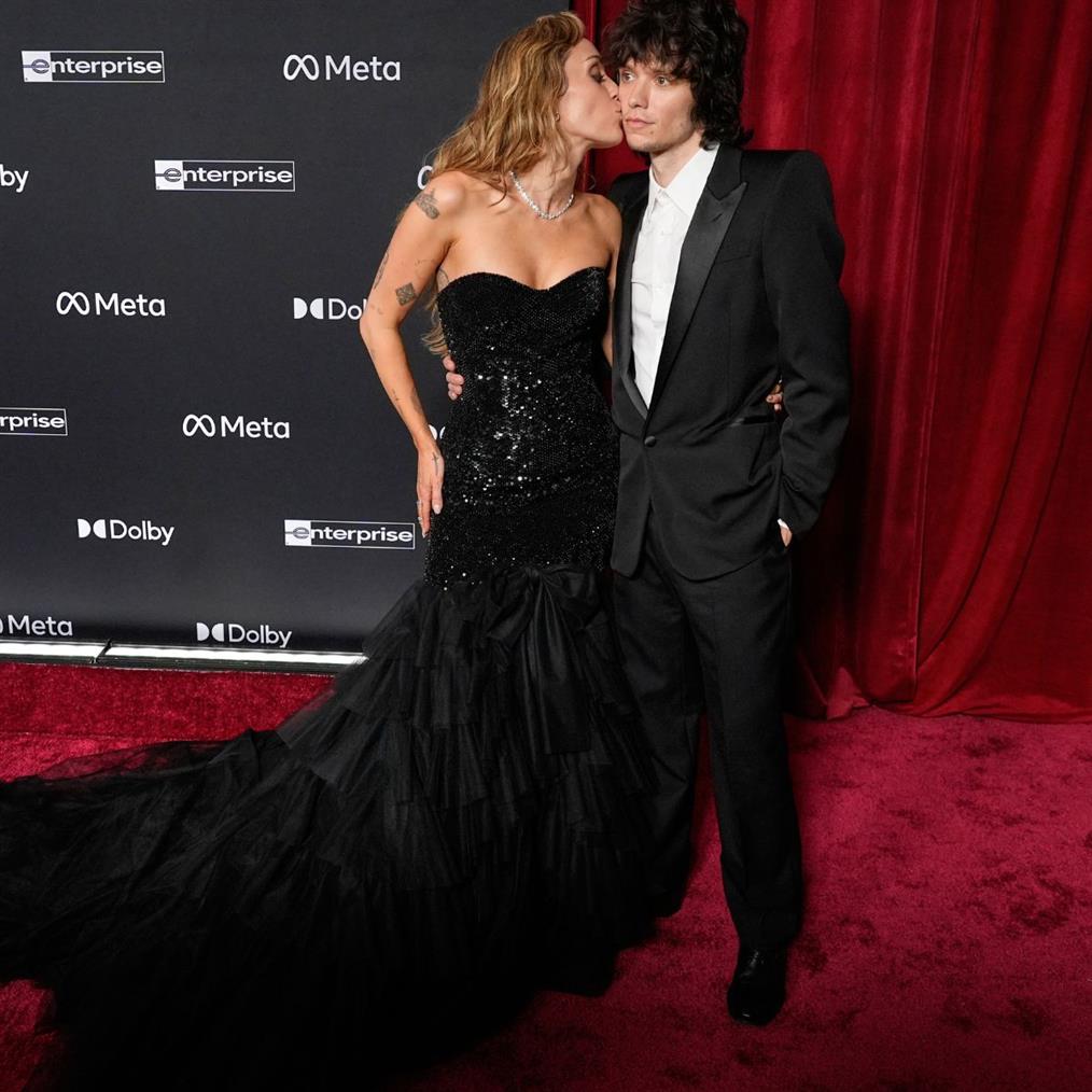 Μάιλι Σάιρους: Οι πρώτες δηλώσεις μετά την αποκάλυψη του αρραβώνα της με τον Μαξ Μοράντο - "Είναι κάτι που δεν περίμενα ότι θα μπορούσα να το έχω"