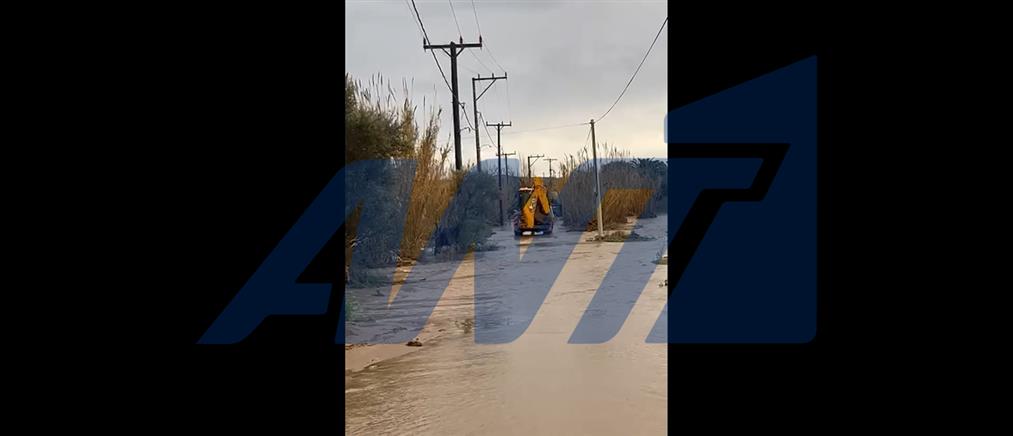 Κακοκαιρία: Όχημα παρασύρθηκε από ρέμα στο Πικέρμι - Δραματική διάσωση των επιβατών (βίντεο)