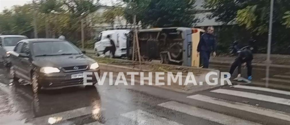 Χαλκίδα: Ανετράπη ημιφορτηγό - Πολύ ολισθηρό το οδόστρωμα λόγω βροχόπτωσης