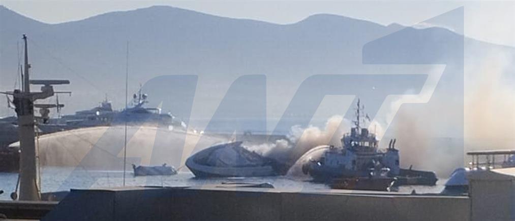 Φωτιά σε 4 σκάφη στη Μαρίνα Ζέας: Βυθίζεται και το τέταρτο σκάφος