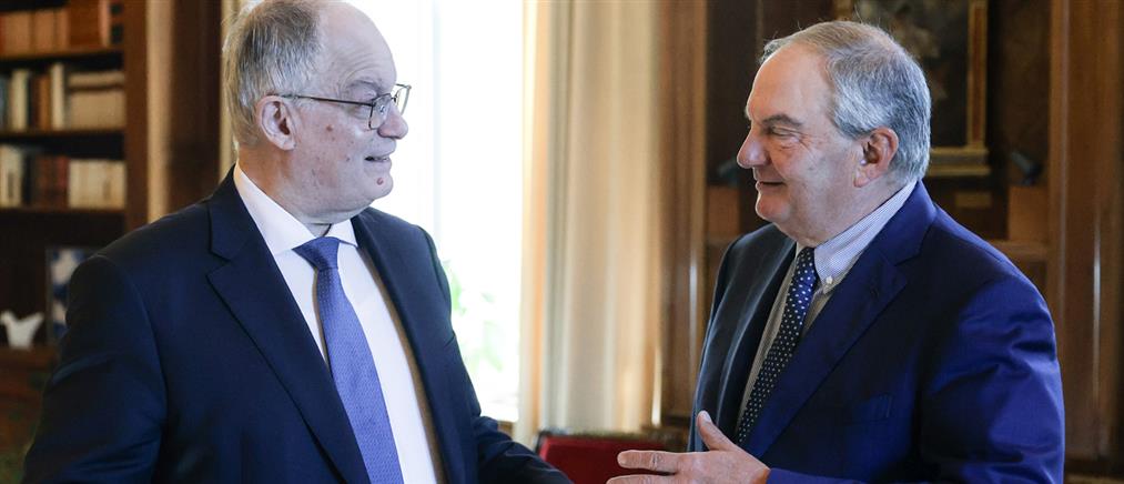 Συνάντηση Τασούλα - Καραμανλή στο Προεδρικό Μέγαρο