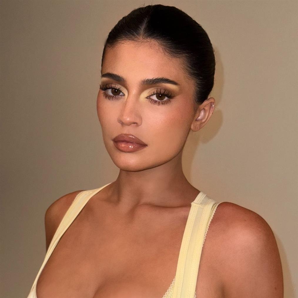 Κάιλι Τζένερ: Αποκάλυψε ότι υποβλήθηκε σε θεραπεία με βλαστοκύτταρα για χρόνιους πόνους στη μέση