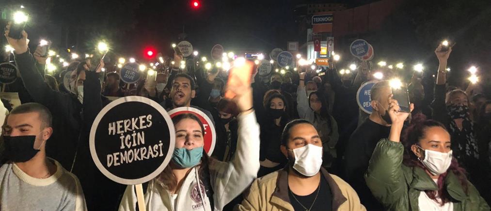 Κατεχόμενα Τουρκοκύπριοι διαδήλωσαν κατά της Τουρκίας