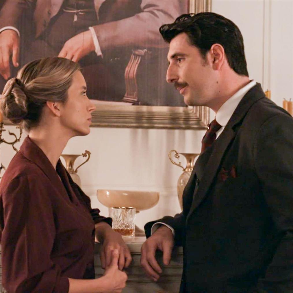 Grand Hotel: Η Ελένη αποκαλύπτει στον Ρήγα ότι ο Χατζημήτρος θέλει να χτίσει πάνω στο ξενοδοχείο το δικό του εργοστάσιο