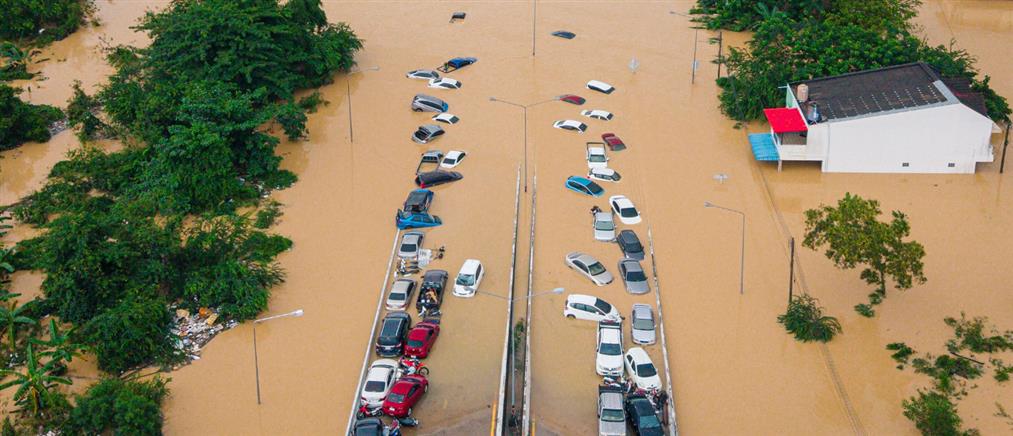 Αυξάνεται ο αριθμός των νεκρών από τις πλημμύρες σε Ταϊλάνδη, Ινδονησία και Σρι Λάνκα (εικόνες)