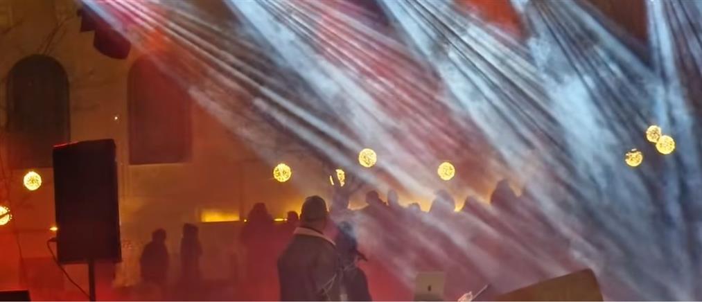 Κοζάνη: Χάος στο άναμμα του δέντρου - Επικίνδυνα πυροτεχνήματα, πανικός και τραυματισμοί