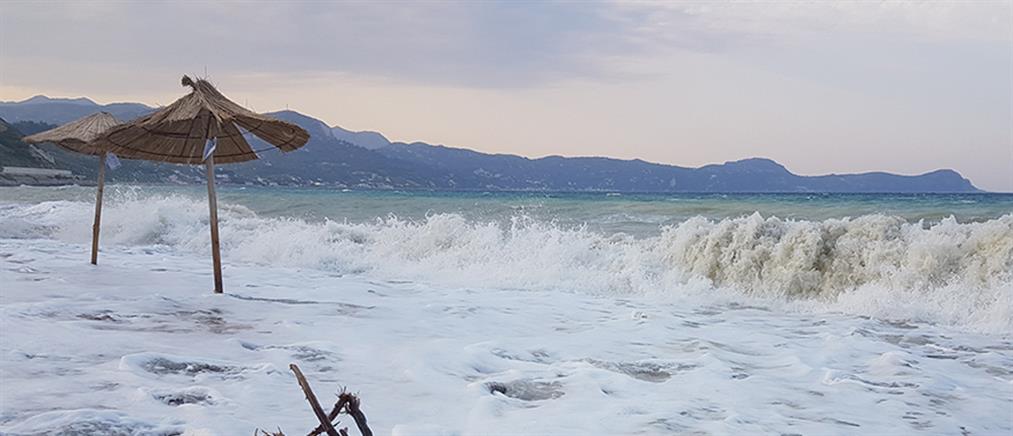 Καιρός: βοριάδες, πτώση θερμοκρασίας και λίγες μπόρες την Τρίτη