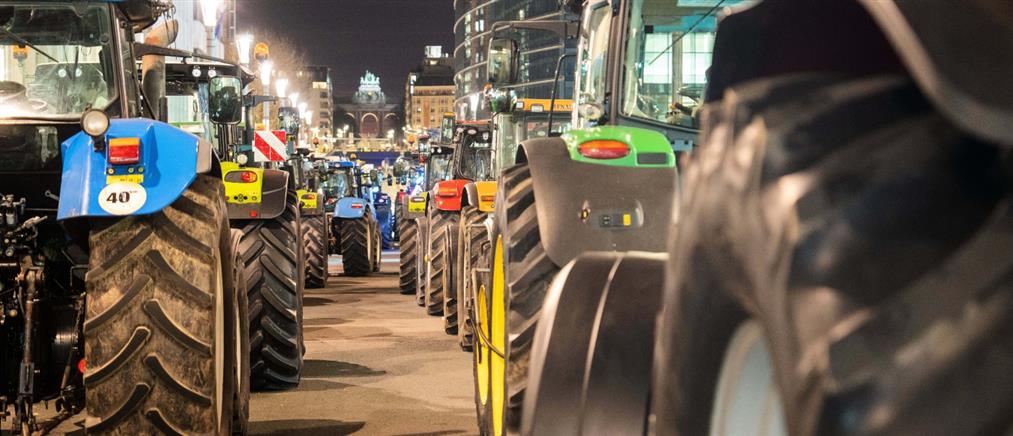 Βρυξέλλες: Τα τρακτέρ βγήκαν στους δρόμους ενόψει της Συνόδου Κορυφής των ηγετών της Ευρωπαϊκής Ένωσης
