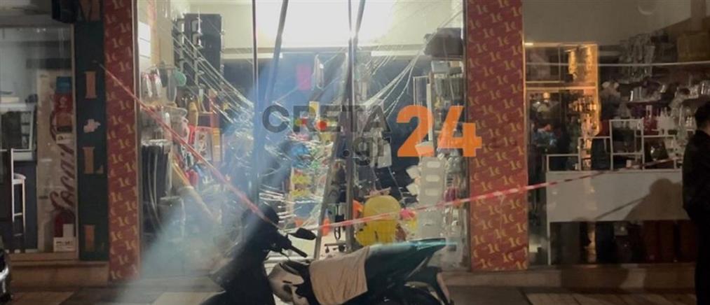Ηράκλειο: Αυτοκίνητο "καρφώθηκε" σε βιτρίνα καταστήματος