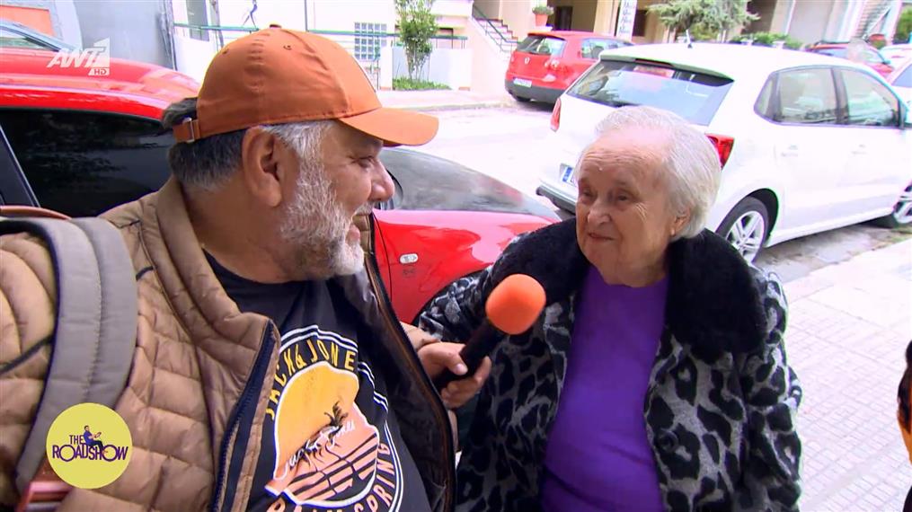 The Roadshow: Ο Γρηγόρης Αρναούτογλου συνάντησε στις Σέρρες τη μητέρα του Γιώργου Καπουτζίδη