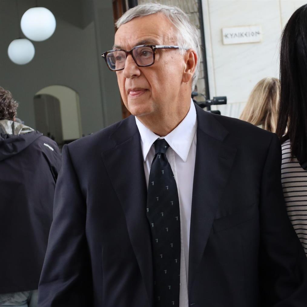 Δημήτρης Σούρας: Πραγματοποιήθηκε το ετήσιο μνημόσυνό του στο Α’ νεκροταφείο - Συγκινημένες η σύζυγος και η κόρη του