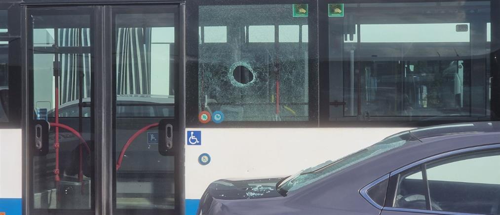 Ηράκλειο - Αγρότες: Ο απολογισμός των επεισοδίων - Σπασμένα λεωφορεία και ΙΧ και δρόμοι γεμάτοι πέτρες (εικόνες)