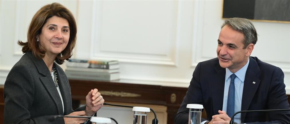 Συνάντηση Μητσοτάκη με την απεσταλμένη του ΓΓ του ΟΗΕ για την Κύπρο - Στο επίκεντρο η τριμερής