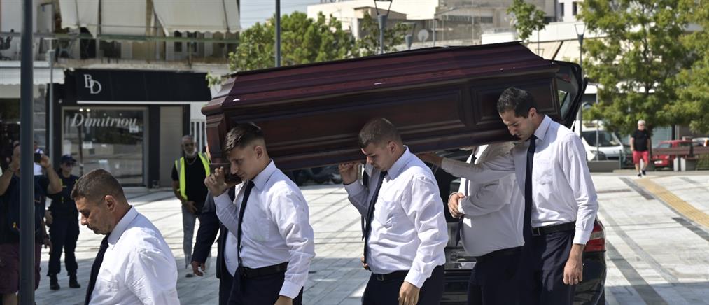 Συγκίνηση στο τελευταίο "αντίο" στον Δημήτρη Κόκοτα (εικόνες)