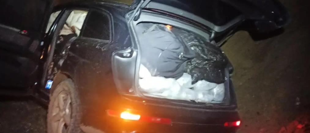 Ιωάννινα: 193 κιλά κάνναβης κατασχέθηκαν από εγκαταλελειμμένο αυτοκίνητο μετά από καταδιώξη (εικόνες)