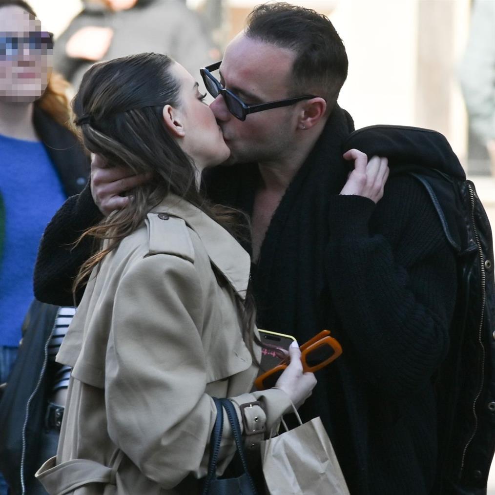 Paparazzi! Ερωτευμένος ο Ορφέας Παπαδόπουλος: Φιλιά με γοητευτική συνοδό σε έξοδό τους