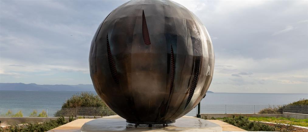 Μάτι: Ο Δήμος Μαραθώνος καταδικάζει τον βανδαλισμό της "Καιόμενης Σφαίρας"