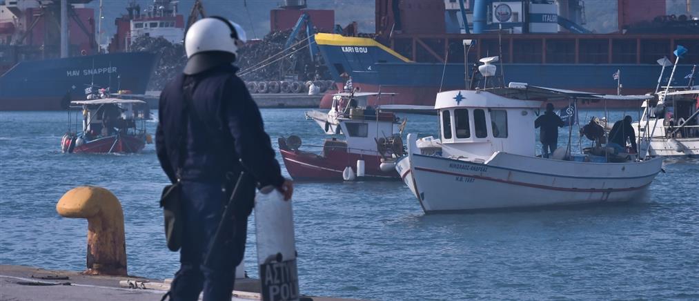 Έληξε ο αποκλεισμός στο λιμάνι του Βόλου - Επιστροφή των αγροτών στο μπλόκο της Νίκαιας