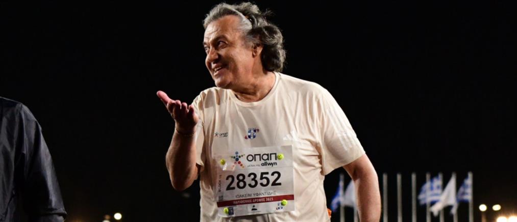 42ος Αυθεντικός Μαραθώνιος Αθήνας 2025: Συγκίνηση στον τερματισμό του τελευταίου δρομέα