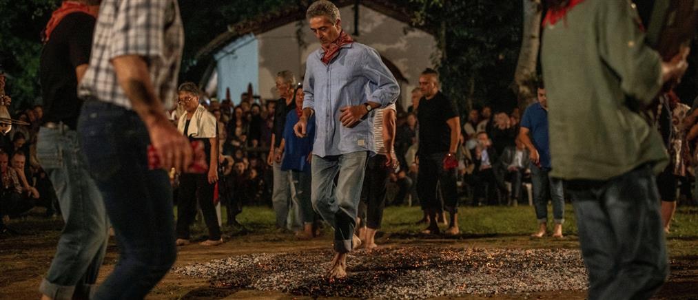 “Αναστενάρια” στην Μαυρολεύκη Δράμας: Αναβίωσε το έθιμο της πυροβασίας (βίντεο)