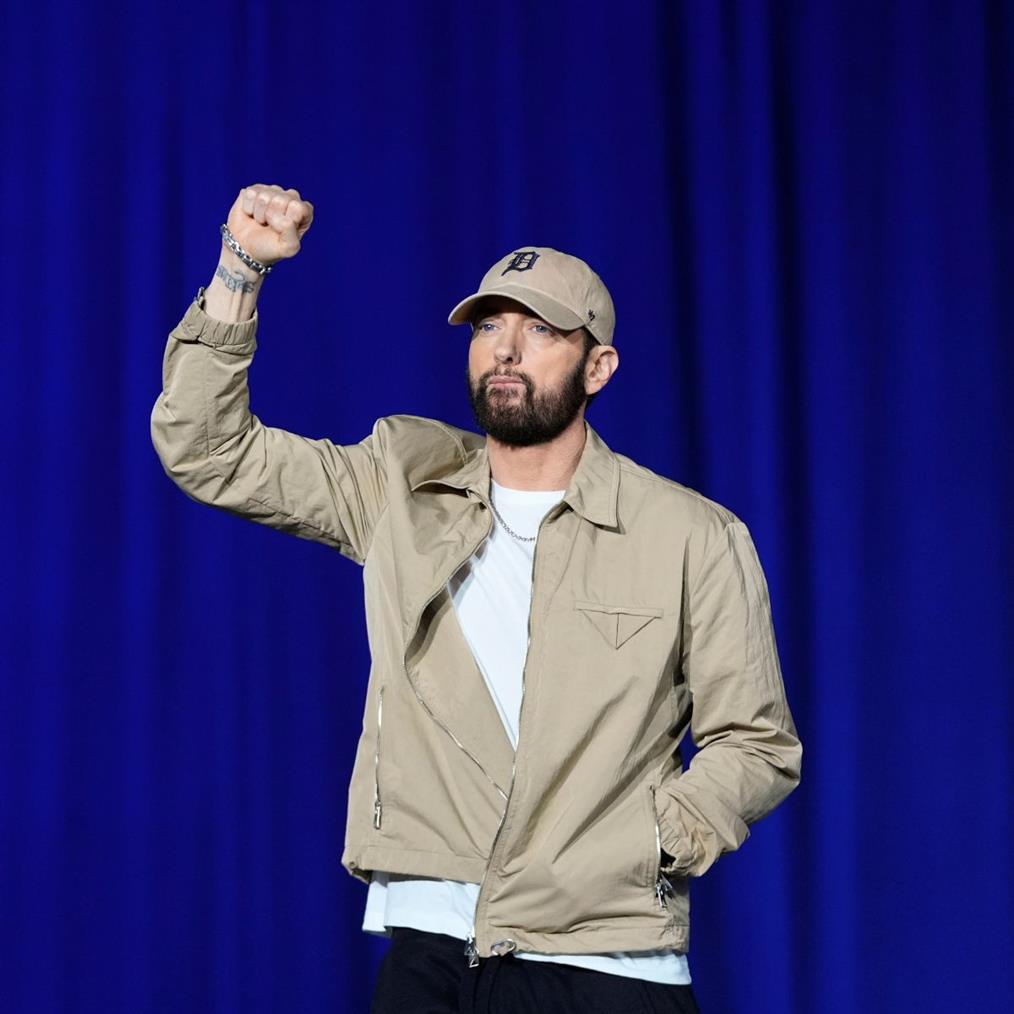Eminem: Η πρώτη εμφάνιση στην σκηνή μετά τον θάνατο της μητέρας του