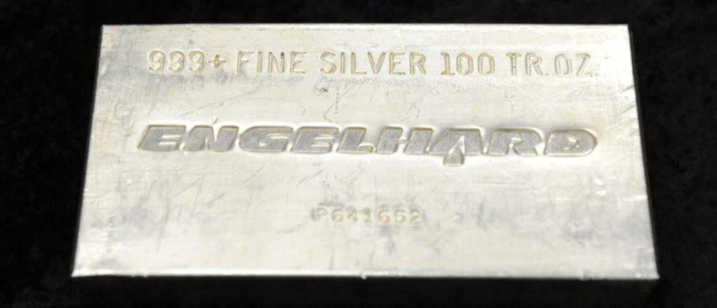 Το ασήμι ξεπερνά τα 75 δολάρια ανά ουγγιά για πρώτη φορά στην ιστορία