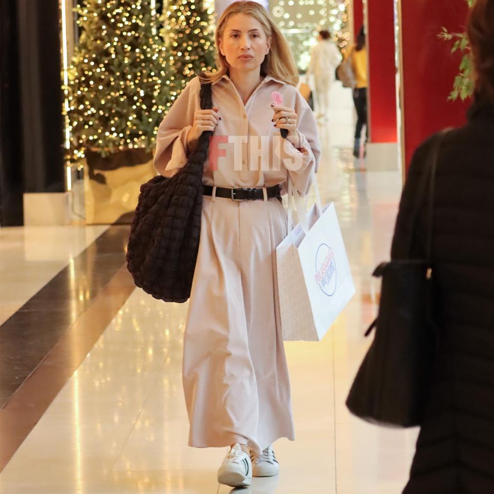 Paparazzi! Μαρία Ηλιάκη: Βόλτα για ψώνια σε εμπορικό κέντρο των βορείων προαστίων