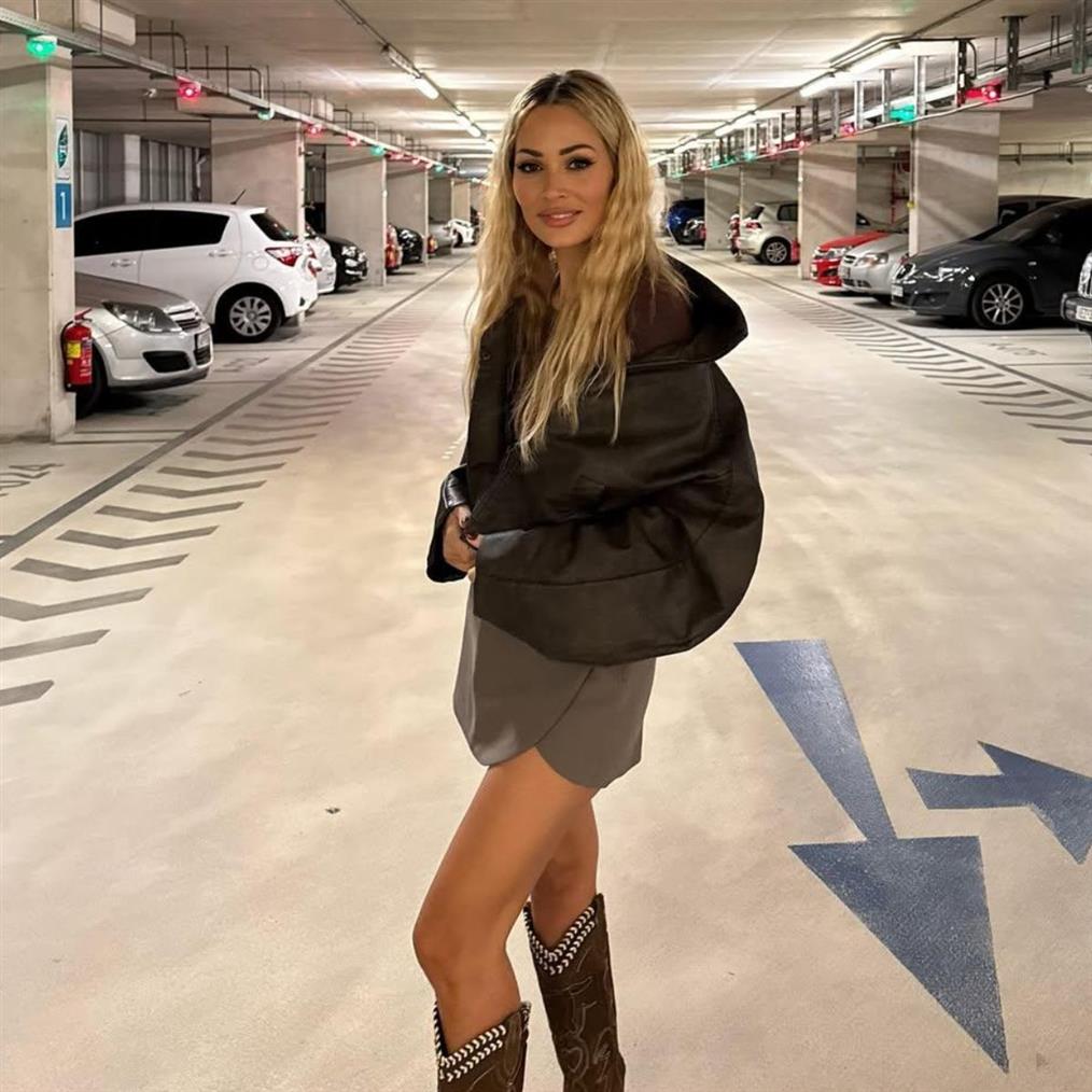 Χριστούγεννα 2025: Η Ελένη Βουλγαράκη εμφανίστηκε με το σύνολο passepartout για όλες τις εξόδους σου