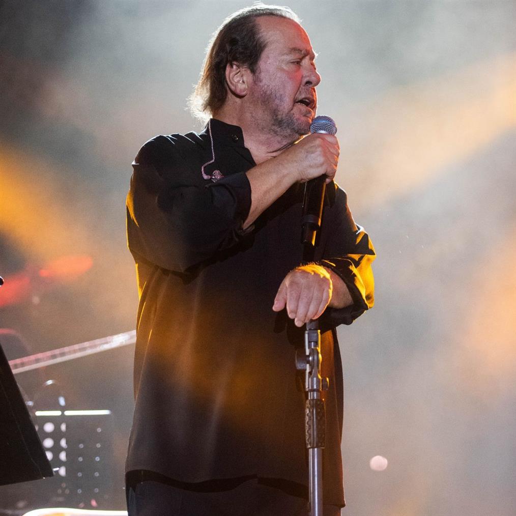 Γιάννης Πάριος: Η επί σκηνής συγκίνηση για τη Μαρινέλλα & το τραγούδι που της αφιέρωσε