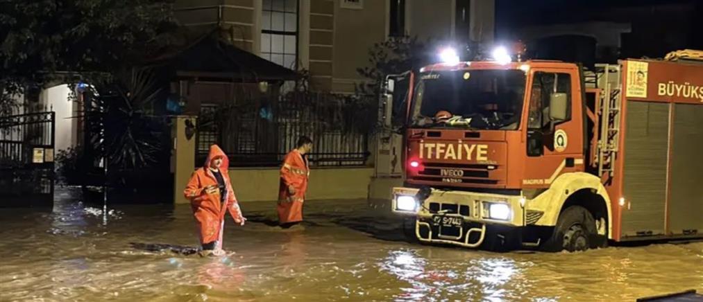 Τουρκία: Η Aττάλεια στο έλεος της κακοκαιρίας (εικόνες)