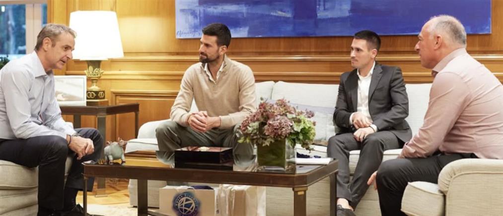 Στο Μαξίμου ο Τζόκοβιτς, συναντήθηκε με τον Κ. Μητσοτάκη: "Να ανεβάσουμε το ελληνικό τένις"