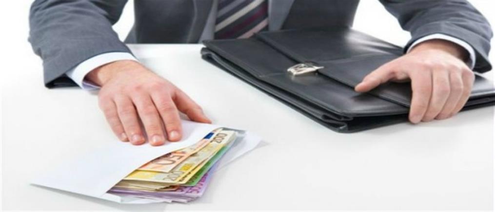 “Καλπάζει” η παραοικονομία: “μαύρο” 1 στα 5 ευρώ στην Ελλάδα