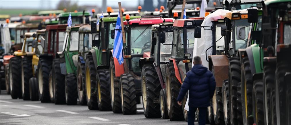 Λάρισα: Κλειστή παραμένει η εθνική οδός Αθηνών - Θεσσαλονίκης - Συνεχίζονται οι κινητοποιήσεις