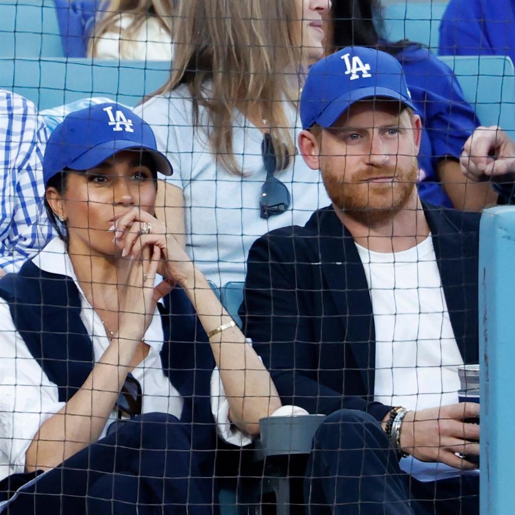 Μέγκαν Μαρκλ - Πρίγκιπας Χάρι: Η δημόσια εμφάνιση του ζευγαριού στις εξέδρες του Dodger Stadium (Photos)