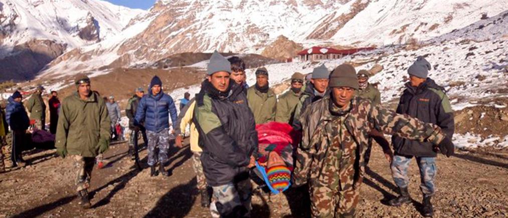 Στους 40 πλέον οι νεκροί από τη φονική χιονοθύελλα στα Ιμαλάια