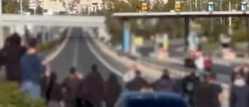 Έκλεισαν την Εθνική Οδό Χαλκίδας - Σχηματαρίου για να κάνουν κόντρες (εικόνες)