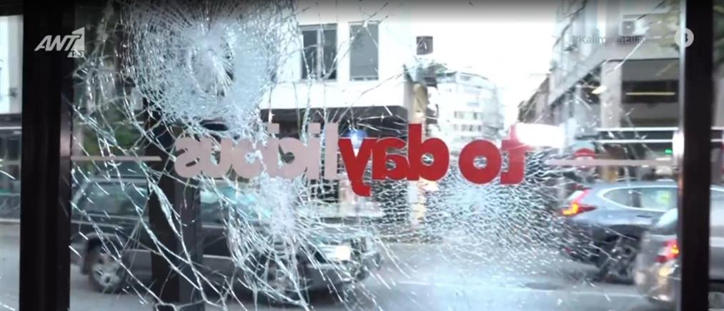 Θεσσαλονίκη: Μεθυσμένος τα έσπασε όλα στα Λαδάδικα - Πετούσε καρέκλες και έβριζε θαμώνες (βίντεο)