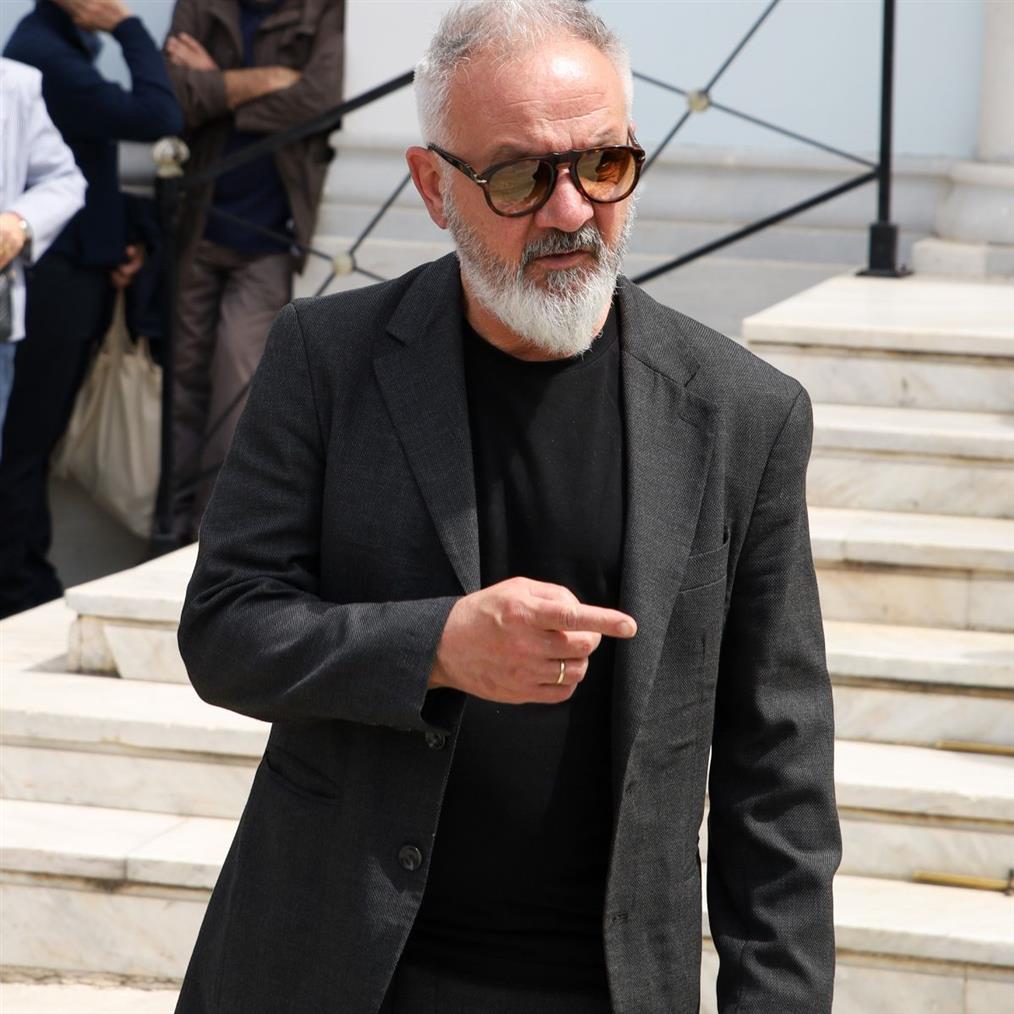 Συγκινεί ο Χρήστος Θηβαίος για τον Διονύση Σαββόπουλο: "Η Ελλάδα αποχαιρετά τον παππού της"