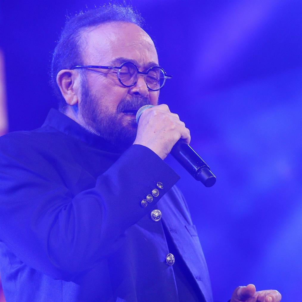 "Είχα πονοκέφαλο και ο Σταμάτης Γονίδης έβαλε το χέρι του στο μέτωπό μου, είπε μια προσευχή και μου πέρασε"