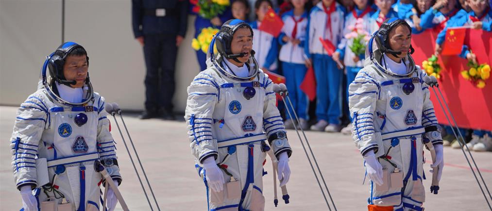 Κίνα: Επέστρεψαν στη Γη οι τρεις Κινέζοι αστροναύτες που είχαν εγκλωβιστεί στο διάστημα