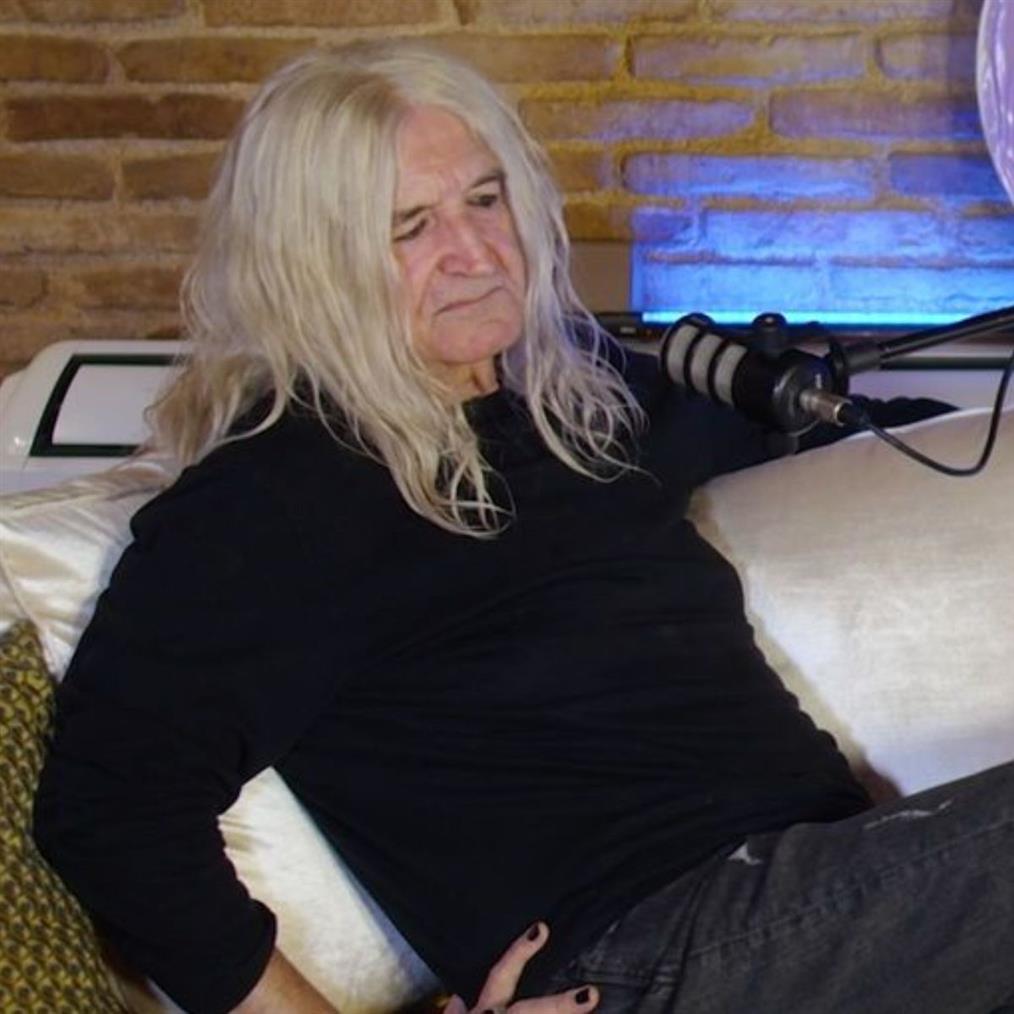 Νίκος Καρβέλας: "Το έντεχνο είναι το τραγούδι της δυσκοιλιότητας"