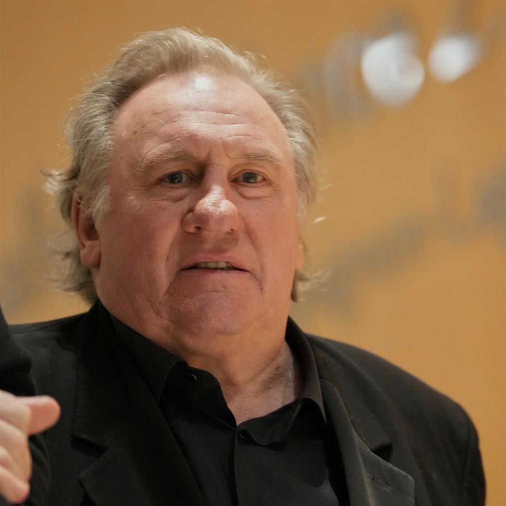 Ζεράρ Ντεπαρντιέ: Υποστηρίζει ότι δεν άγγιξε την ενάγουσα στη δίκη του για σεξουαλική επίθεση - Στο πλευρό του η ηθοποιός Φανί Αρντάν