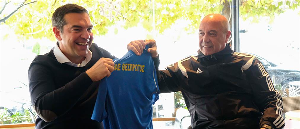 Ο Τσίπρας, ο Ρότσα, ο Θεσπρωτός και η... αφίσα (εικόνες)