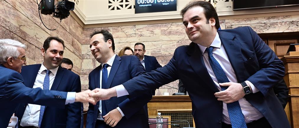 Πιερρακάκης για ΕΛΤΑ: Στο σχέδιο δεν προβλέπεται κλείσιμο, αλλά μετασχηματισμός καταστημάτων