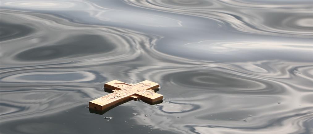 Λεμεσός: Έπιασε τον σταυρό των Θεοφανίων, τον πήρε και... εξαφανίστηκε