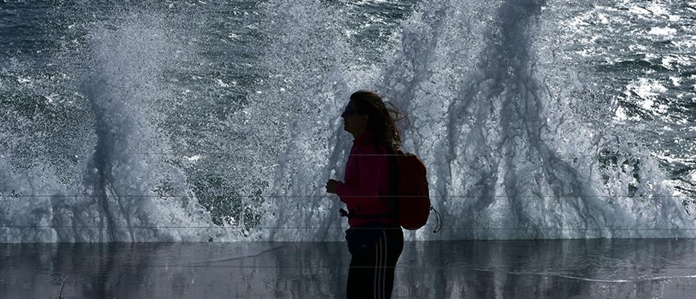 Καιρός: μελτέμι, νεφώσεις και μπόρες την Πέμπτη