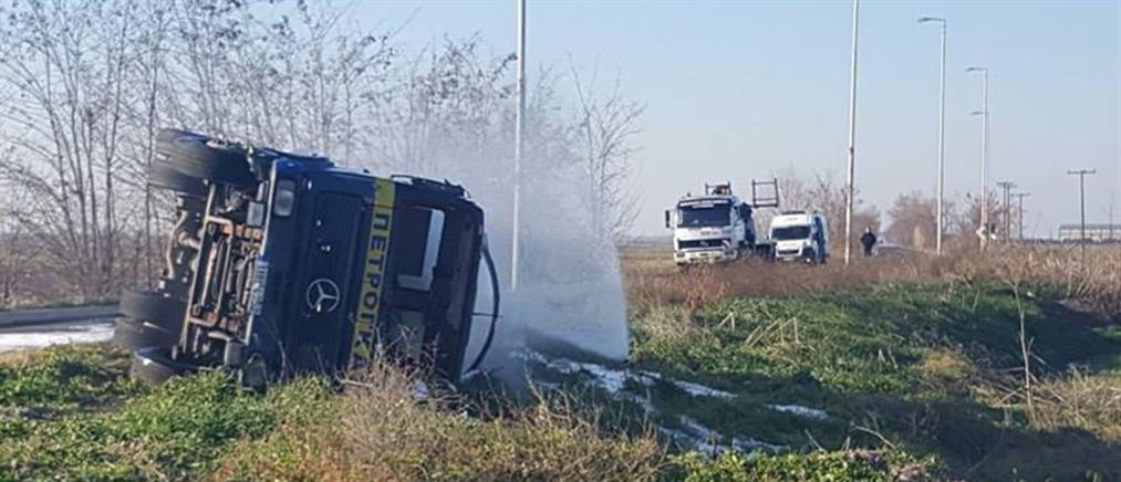 Ανατροπή βυτιοφόρου με προπάνιο (φωτο)
